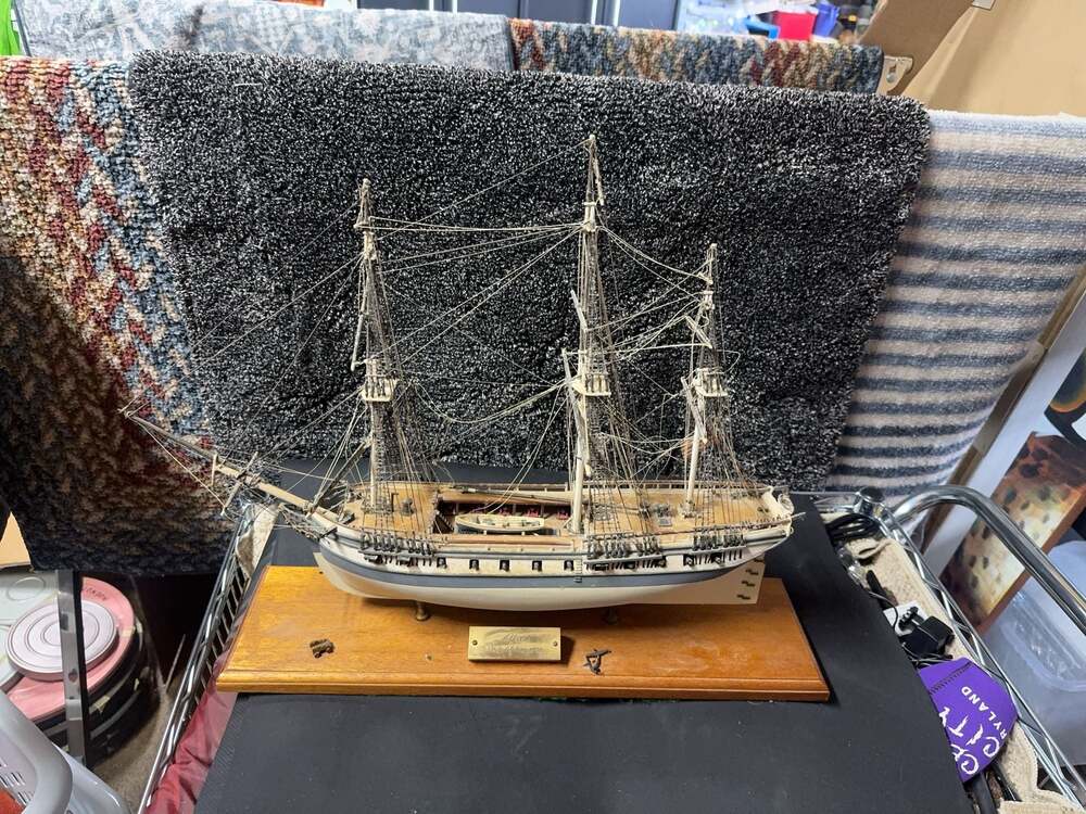Vintage Alfred Philadelphia 1775 Wooden Ship Model